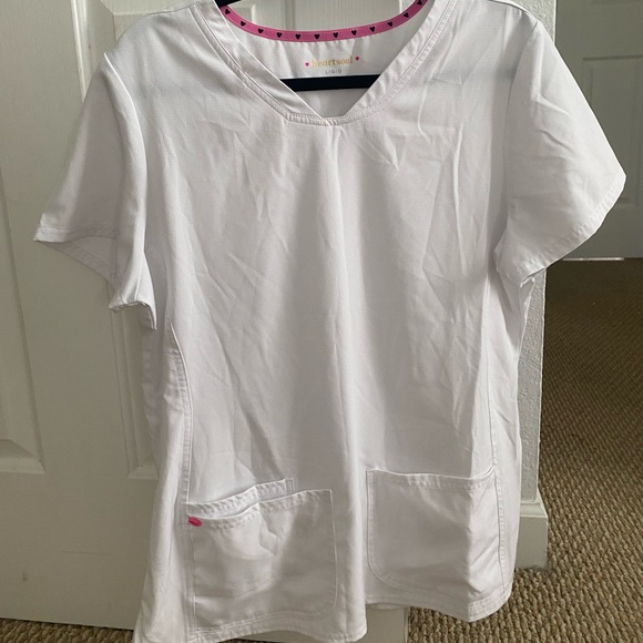 All heart white 3 pocket scrub top break on through - Picture 2 of 4